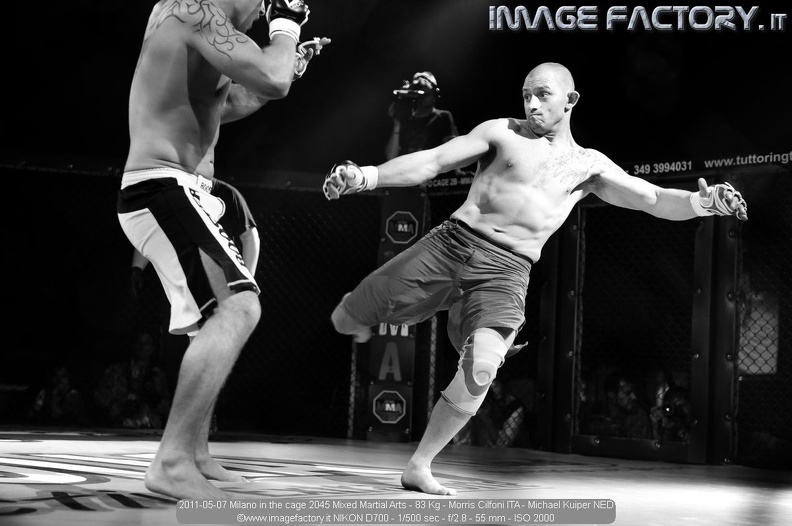 2011-05-07 Milano in the cage 2045 Mixed Martial Arts - 83 Kg - Morris Cilfoni ITA - Michael Kuiper NED.jpg